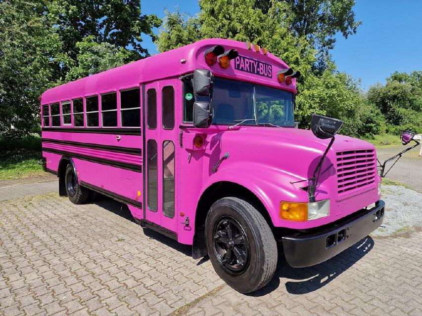 Pinker Partybus