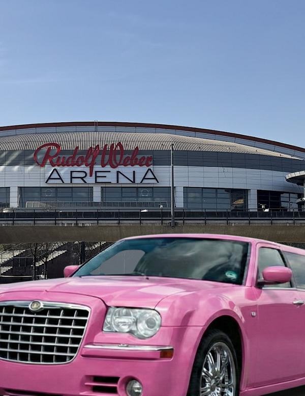 Stretchlimousine vor Rudolf Weber Arena Oberhausen